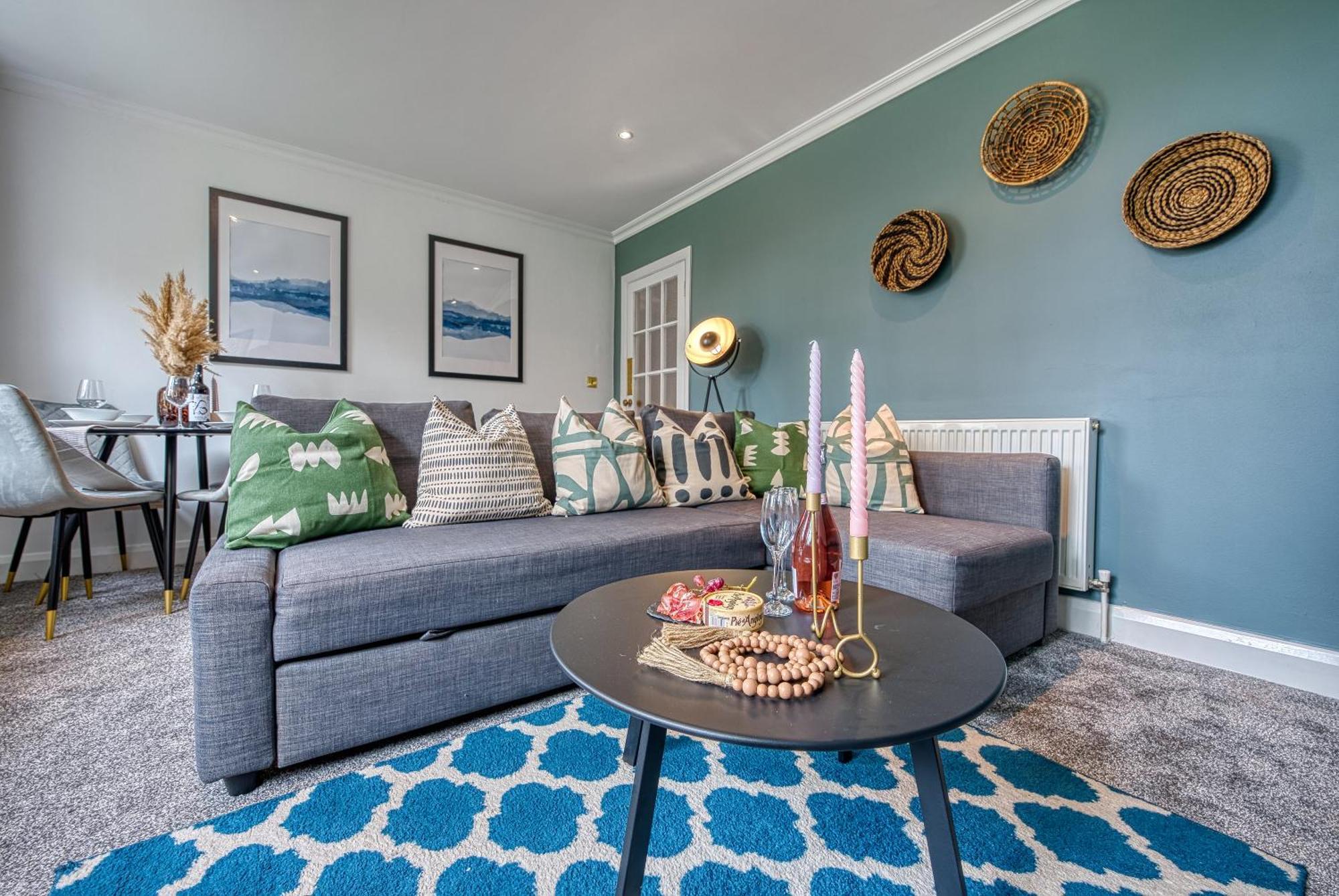2 Bedroom Stylish Spacious Apt, Sleeps 6, Central Cheltenham, With Free Parking - By Blue Puffin Stays Eksteriør bilde