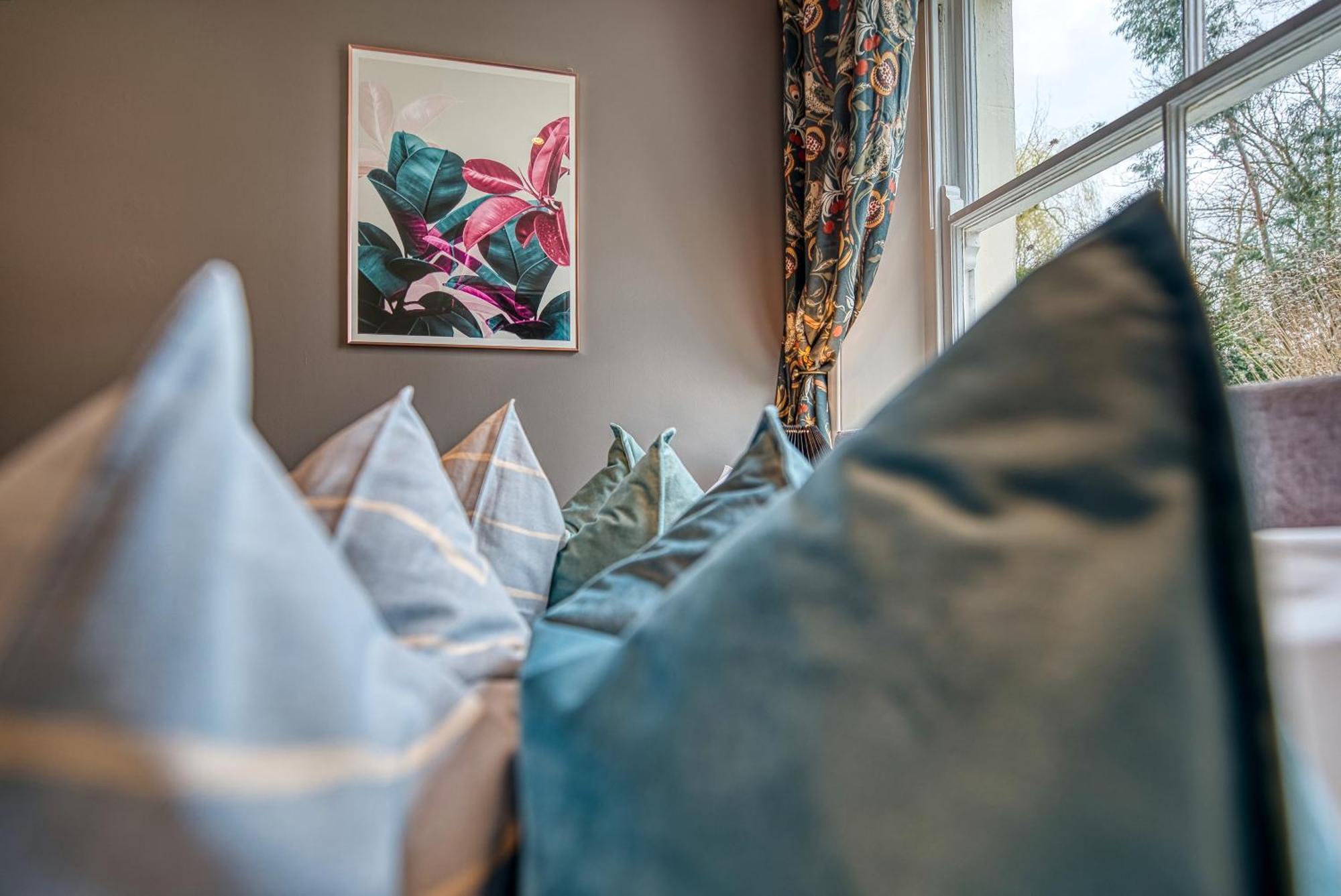 2 Bedroom Stylish Spacious Apt, Sleeps 6, Central Cheltenham, With Free Parking - By Blue Puffin Stays Eksteriør bilde