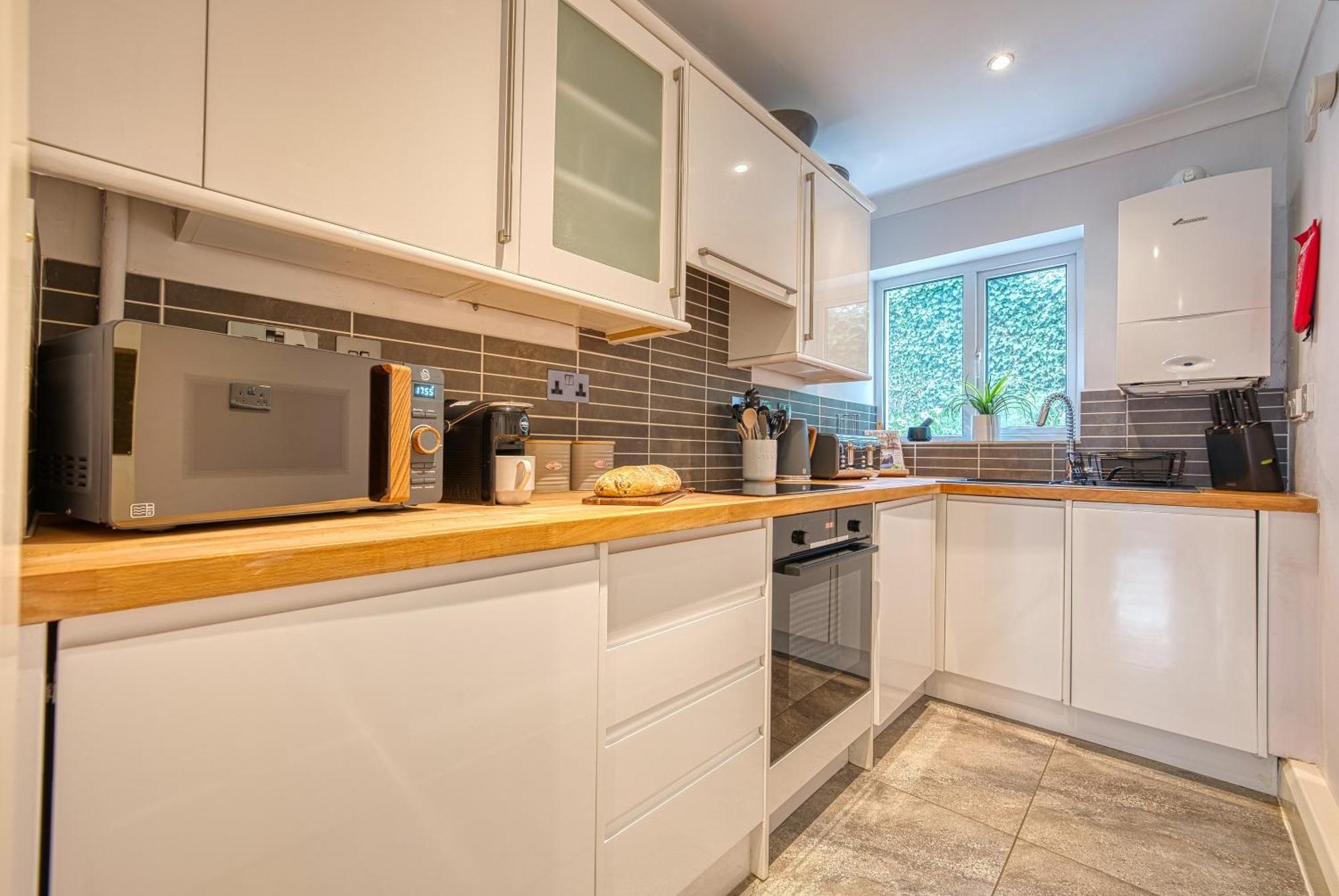 2 Bedroom Stylish Spacious Apt, Sleeps 6, Central Cheltenham, With Free Parking - By Blue Puffin Stays Eksteriør bilde