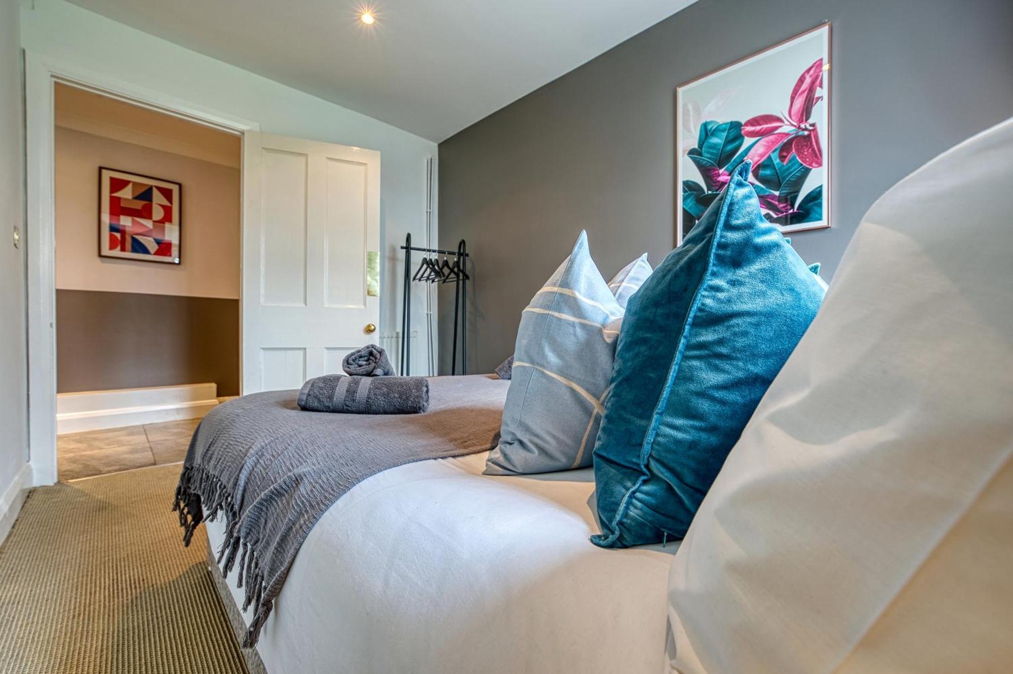 2 Bedroom Stylish Spacious Apt, Sleeps 6, Central Cheltenham, With Free Parking - By Blue Puffin Stays Eksteriør bilde