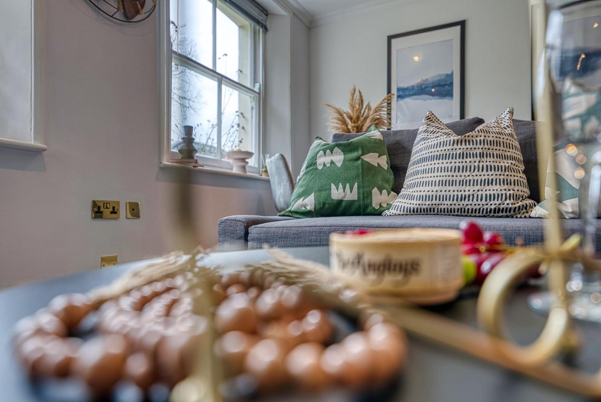 2 Bedroom Stylish Spacious Apt, Sleeps 6, Central Cheltenham, With Free Parking - By Blue Puffin Stays Eksteriør bilde