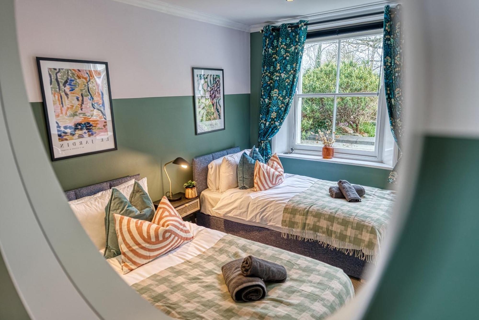 2 Bedroom Stylish Spacious Apt, Sleeps 6, Central Cheltenham, With Free Parking - By Blue Puffin Stays Eksteriør bilde