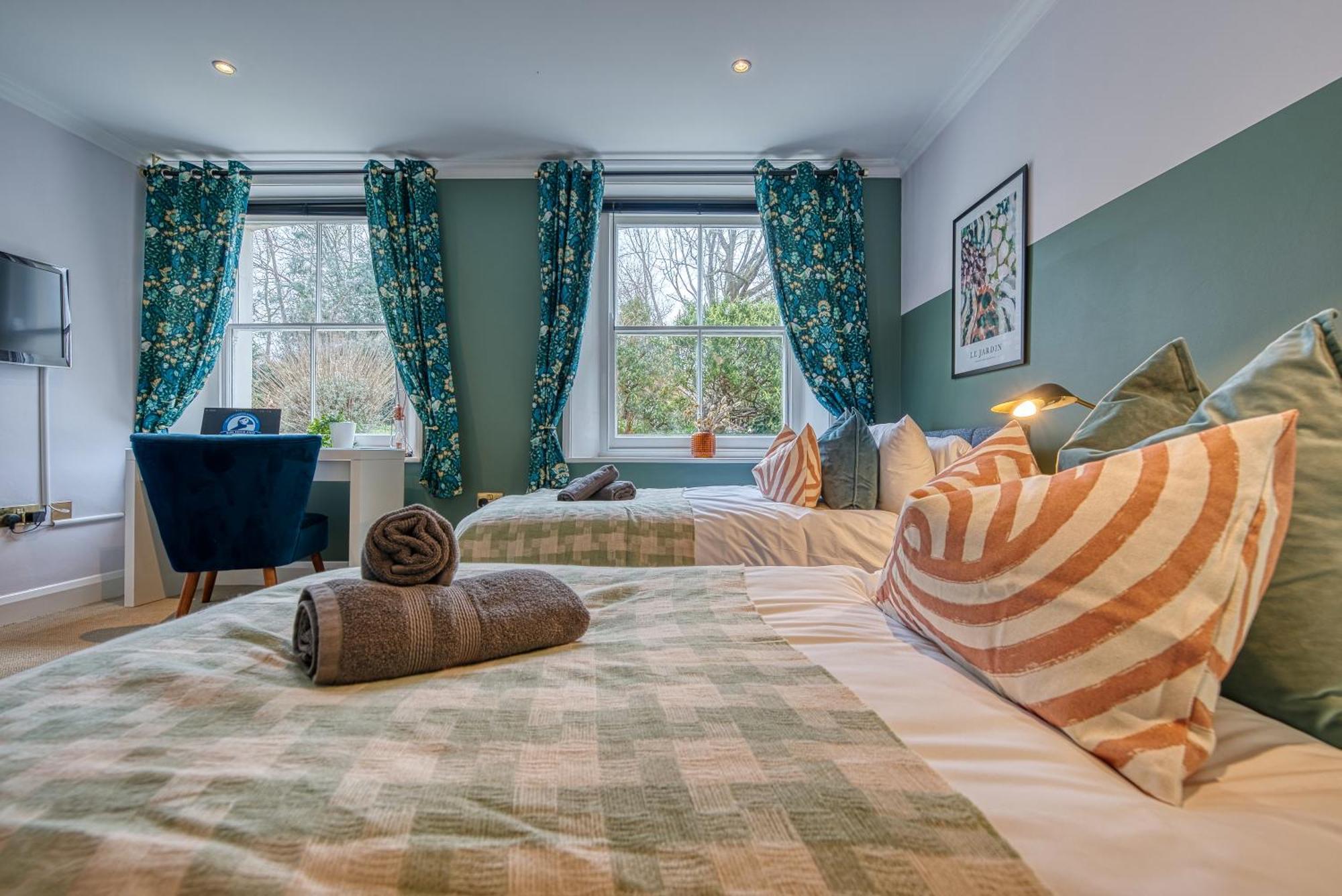 2 Bedroom Stylish Spacious Apt, Sleeps 6, Central Cheltenham, With Free Parking - By Blue Puffin Stays Eksteriør bilde