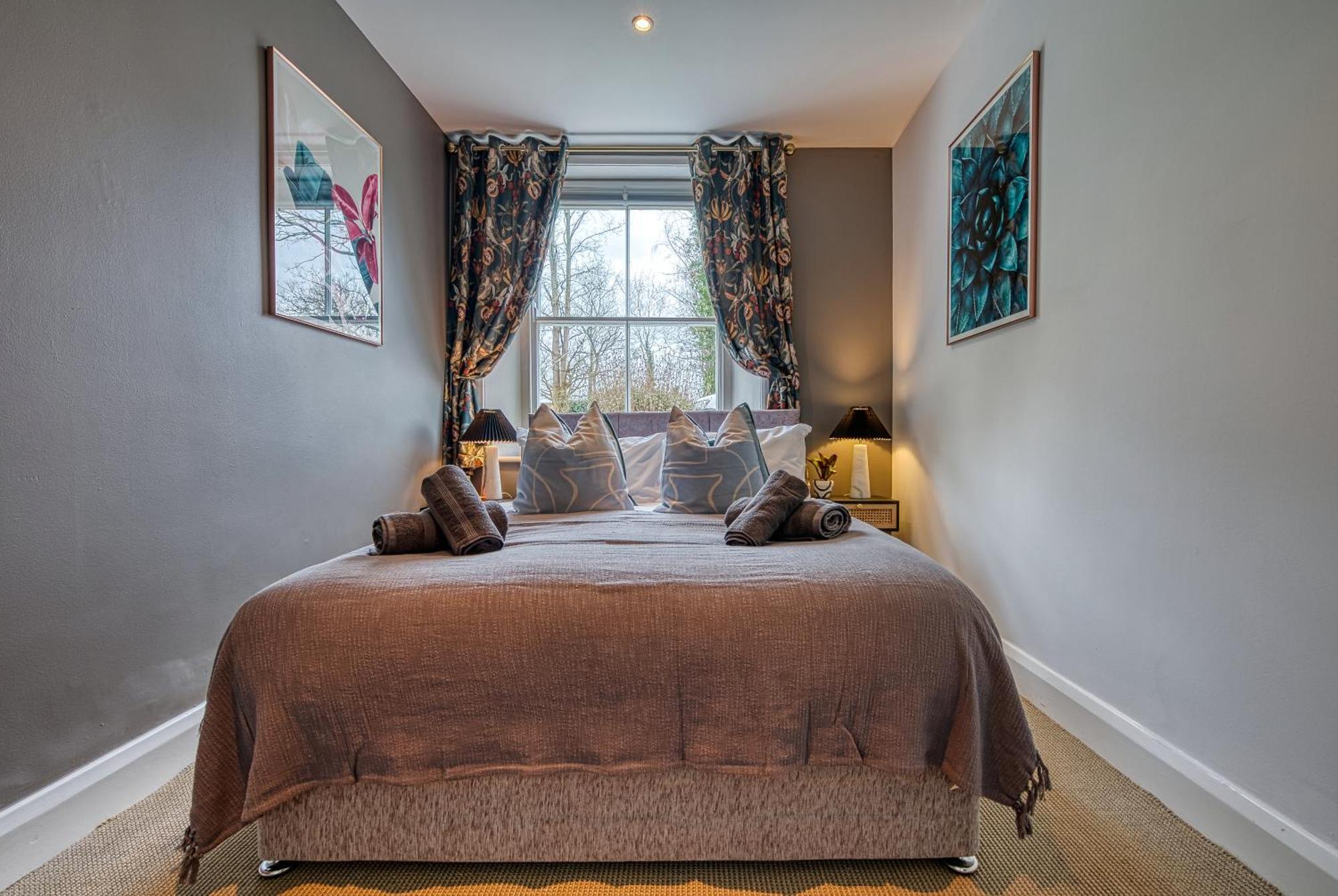 2 Bedroom Stylish Spacious Apt, Sleeps 6, Central Cheltenham, With Free Parking - By Blue Puffin Stays Eksteriør bilde